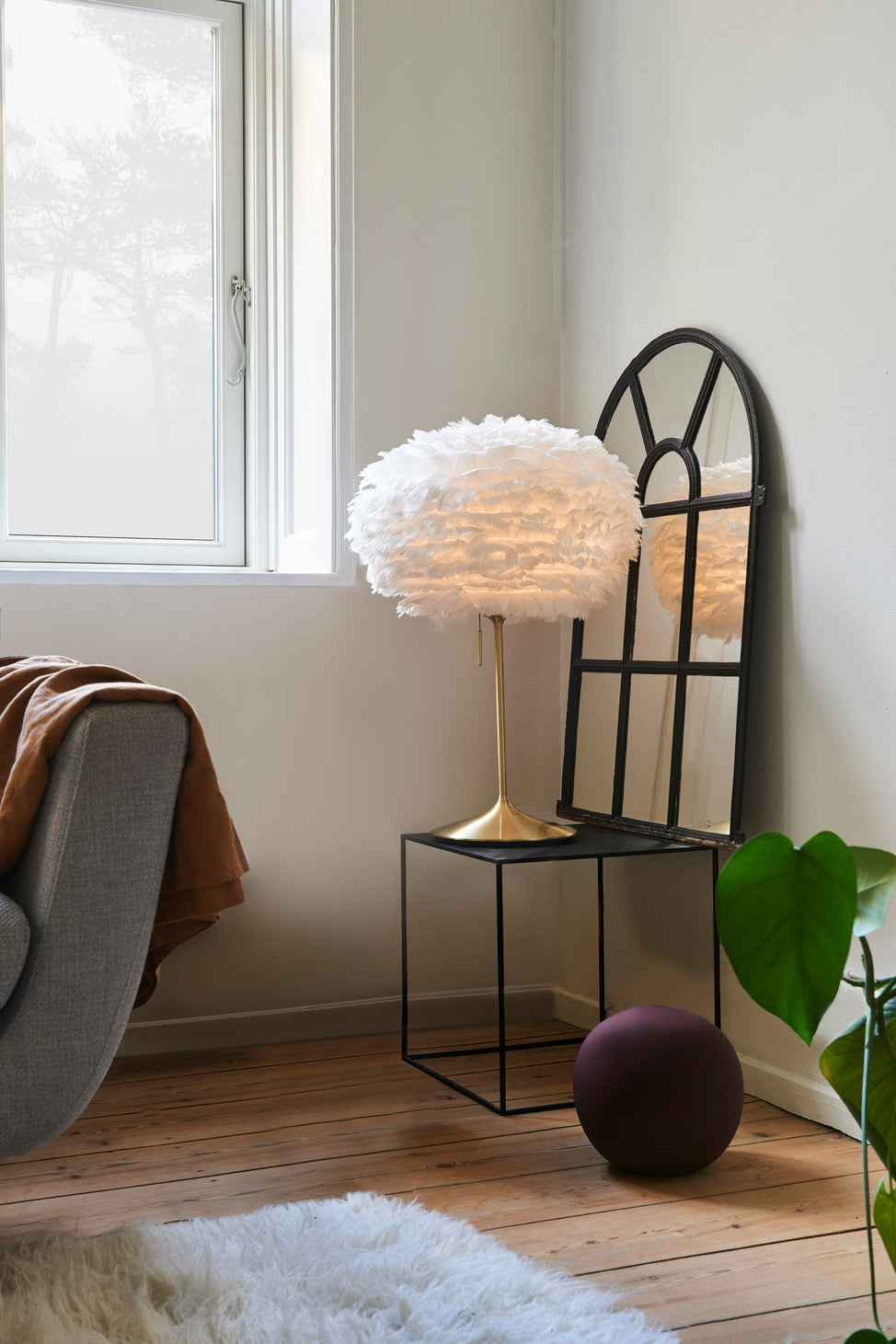 SANTE TABLE LAMP & FEATHER SHADE
