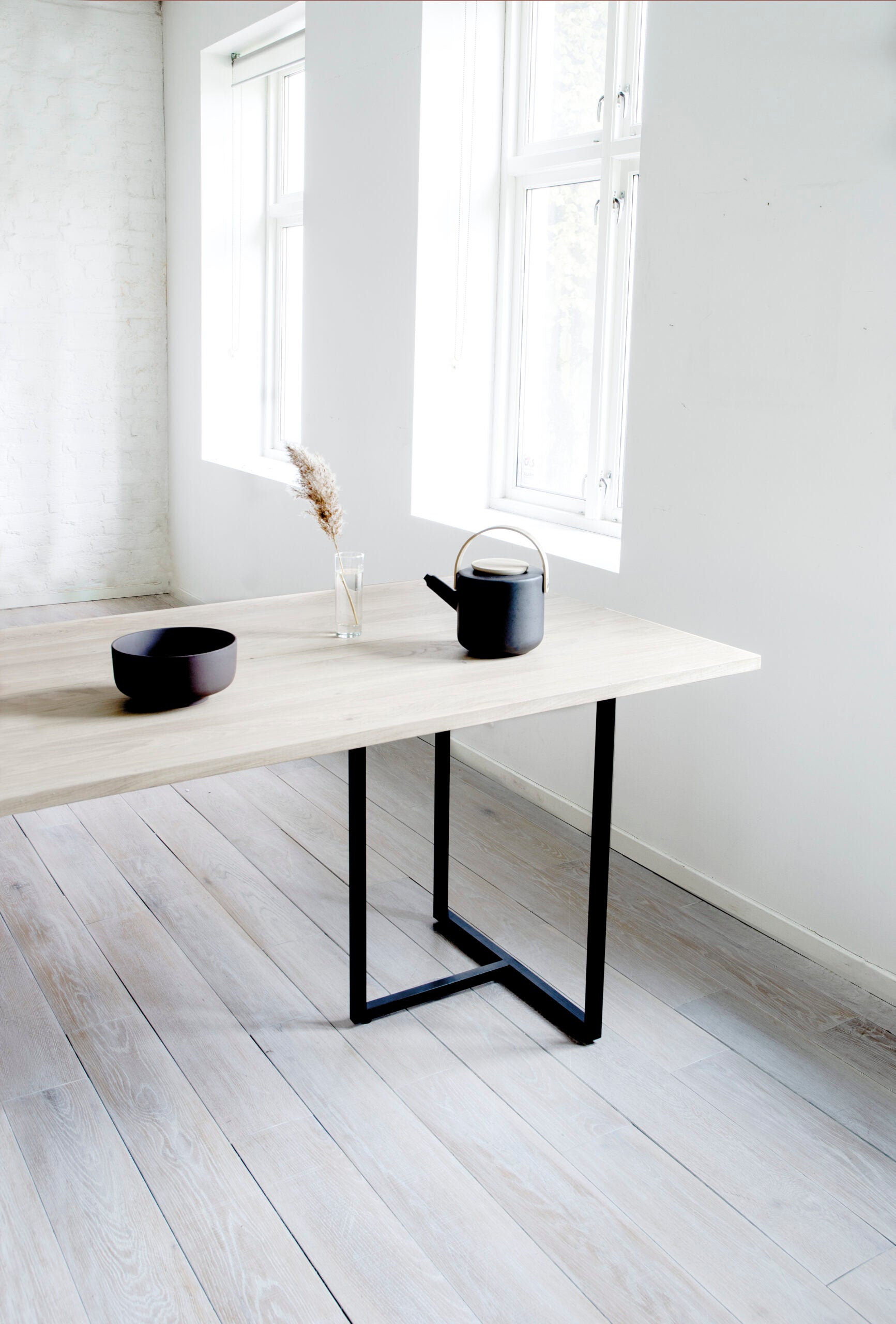 T-BORDET DINING TABLE