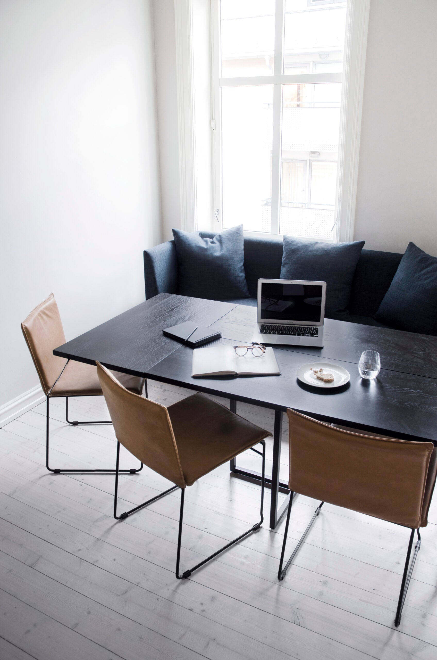 T-BORDET DINING TABLE
