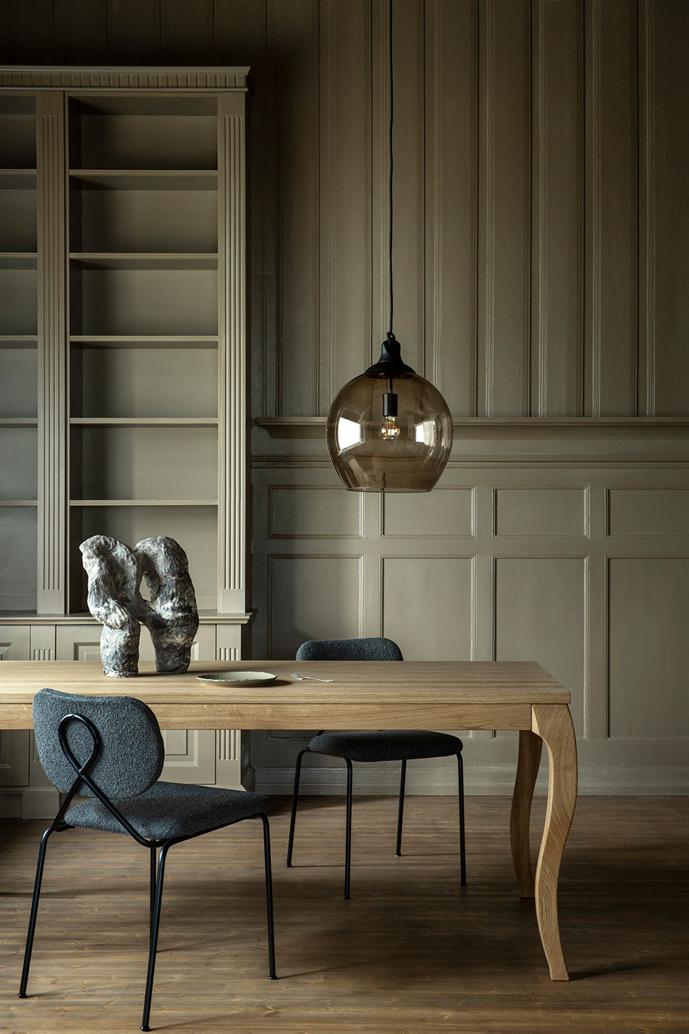 VICTORIA DINING TABLE