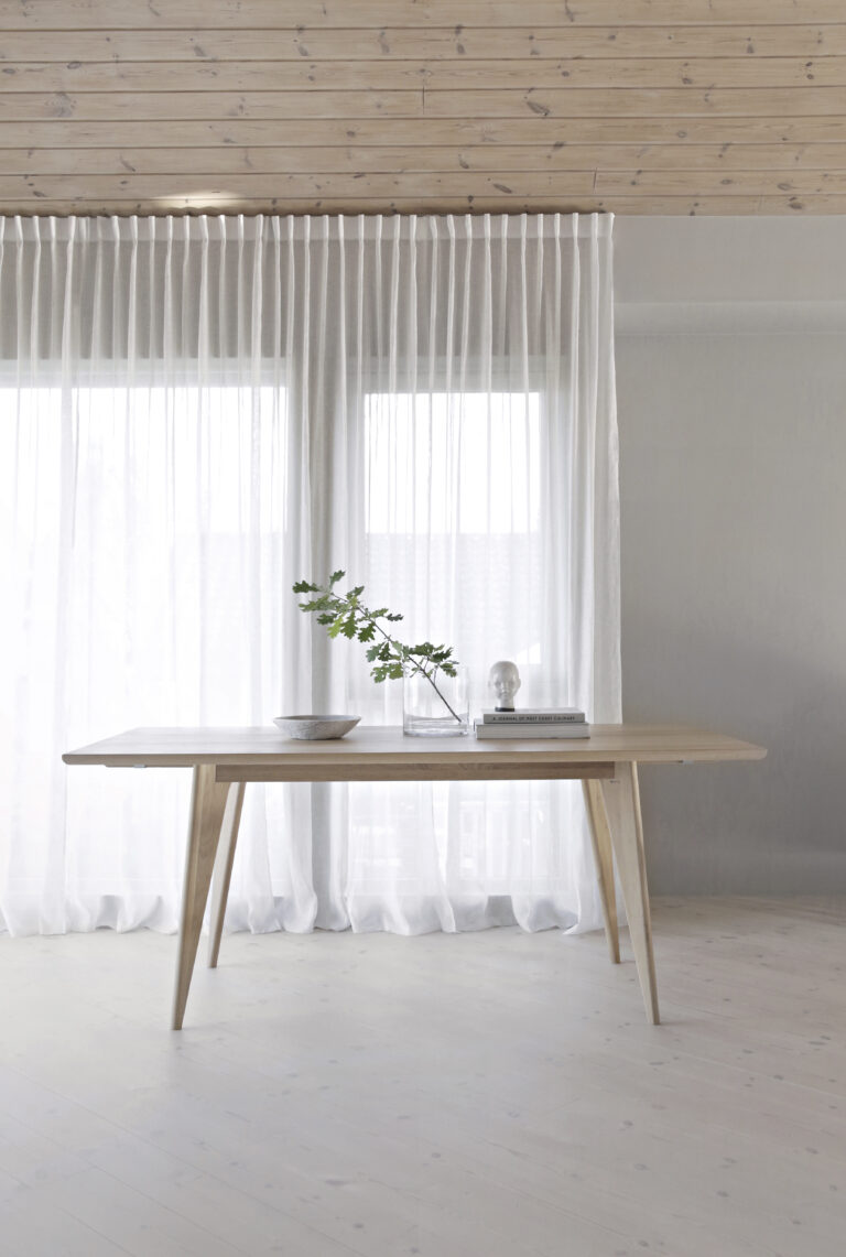 VIKEN DINING TABLE