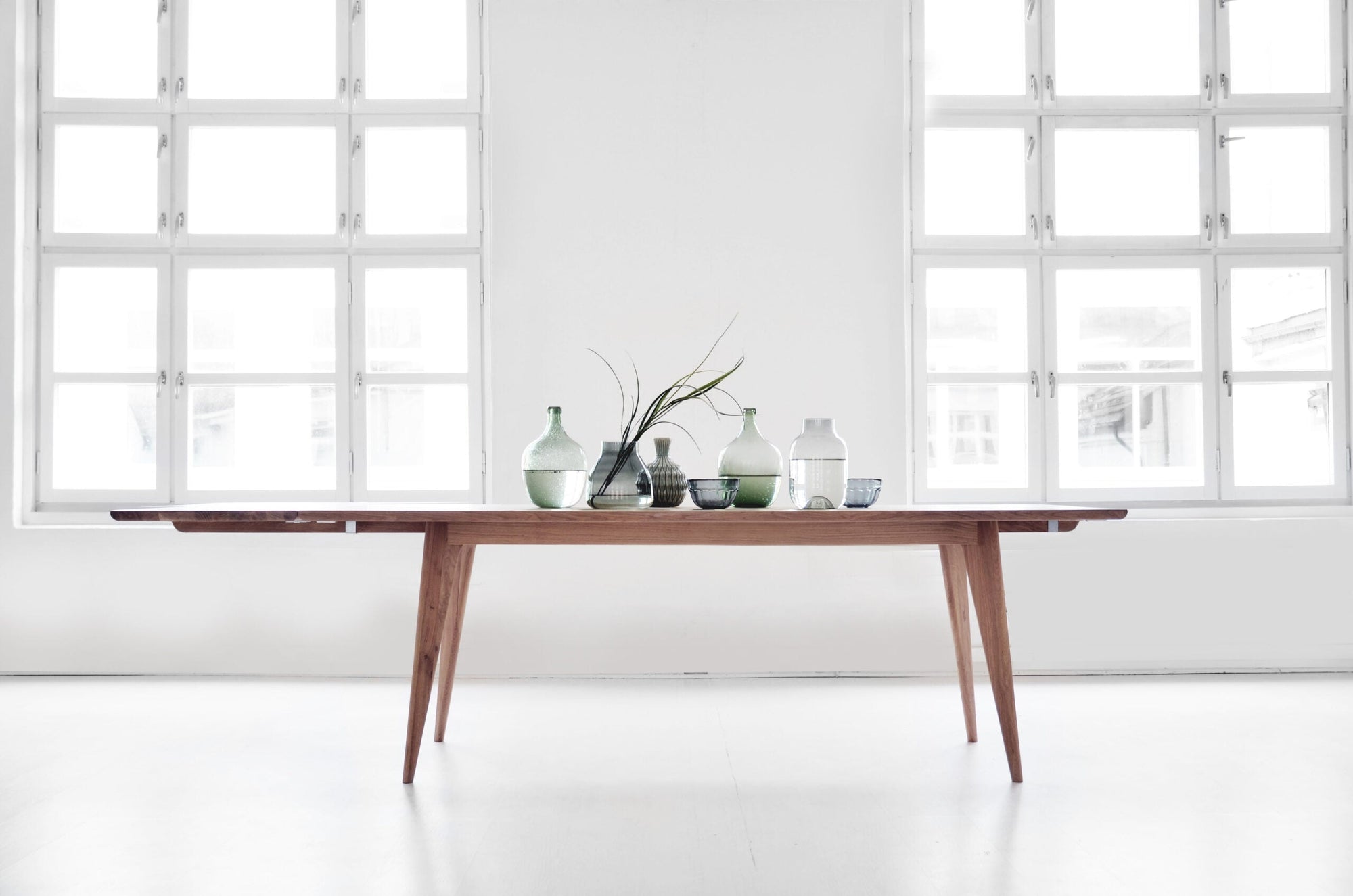 VIKEN DINING TABLE