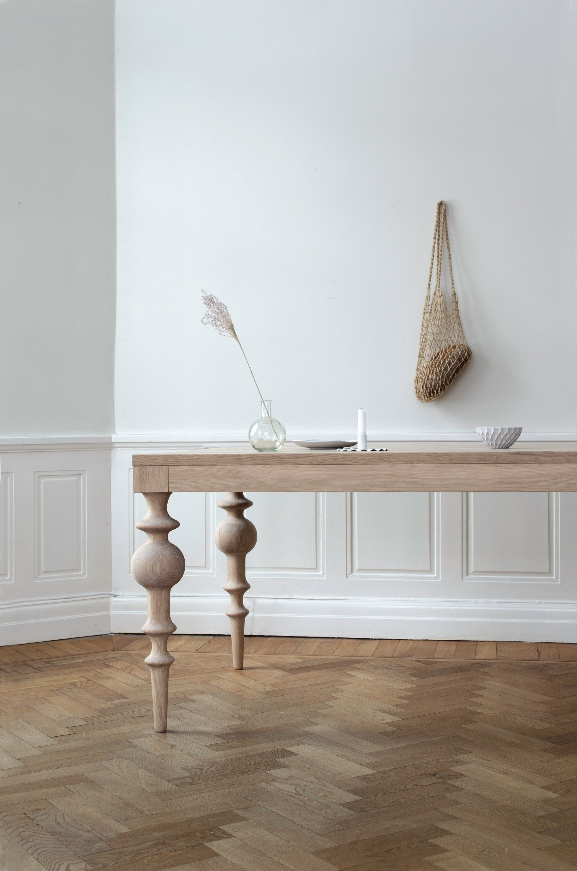 VIOLA DINING TABLE