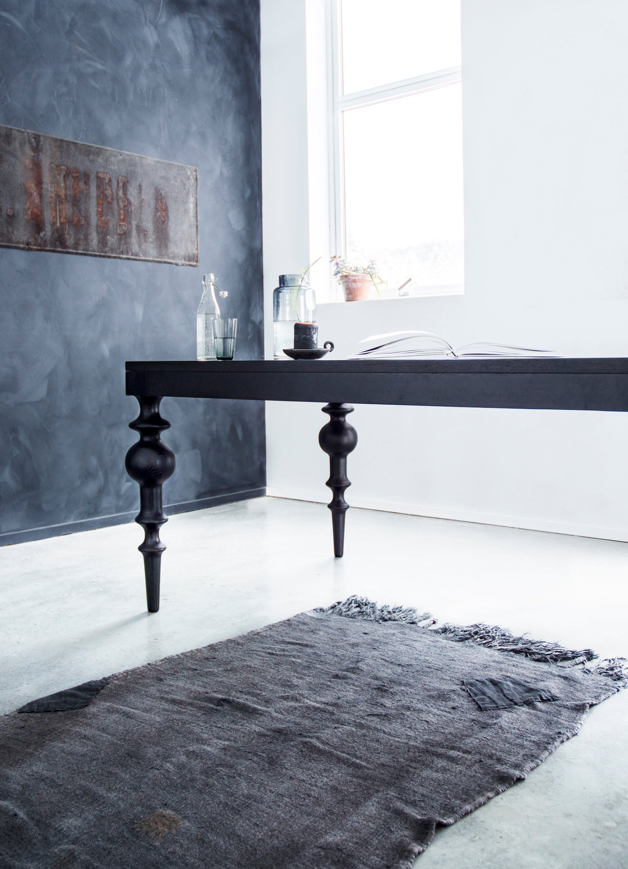 VIOLA DINING TABLE